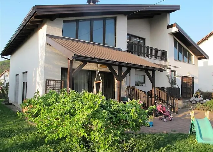 Ground Floor Homey Apartment In A Country Home