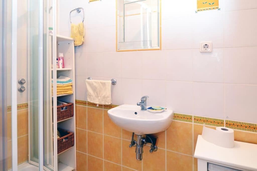 Ground Floor Homey In A Country Apartman