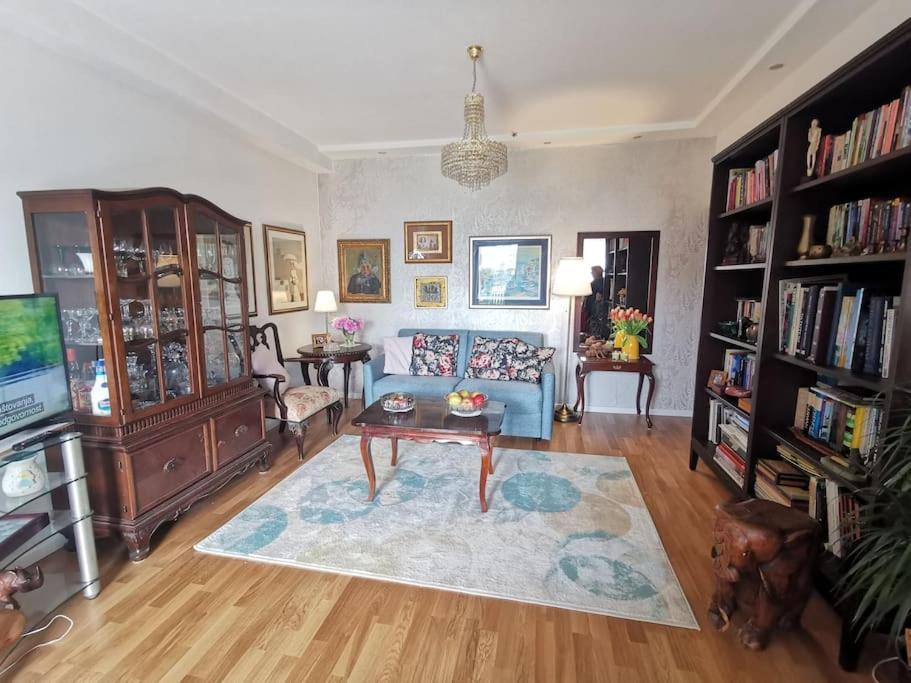 Ground Floor Homey In A Country Apartman *